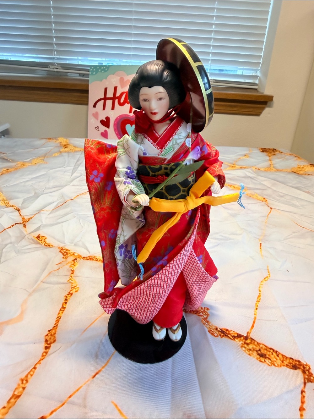 Porcelian doll 1990 Avon international - Picture 5 of 7